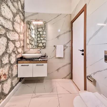 Summer Breeze, 4 Bedroom Sea View Luxury With Indoor And Ourdoor Pool *