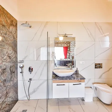 Summer Breeze, 4 Bedroom Sea View Luxury With Indoor And Ourdoor Pool * Gelemiş