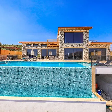 Summer Breeze, 4 Bedroom Sea View Luxury With Indoor And Ourdoor Pool