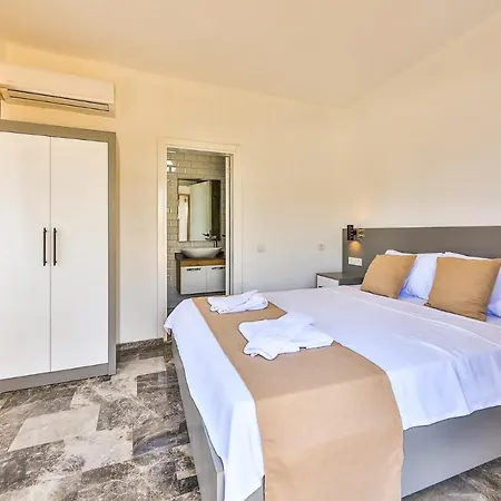 Summer Breeze, 4 Bedroom Sea View Luxury With Indoor And Ourdoor Pool 빌라 Gelemiş