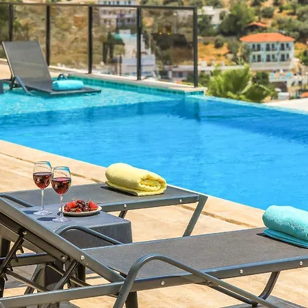 Summer Breeze, 4 Bedroom Sea View Luxury With Indoor And Ourdoor Pool