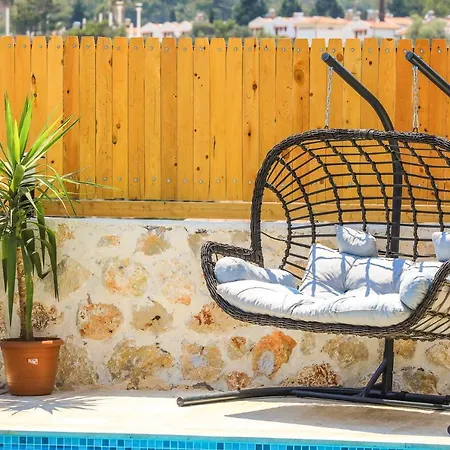 Summer Breeze, 4 Bedroom Sea View Luxury With Indoor And Ourdoor Pool וילה