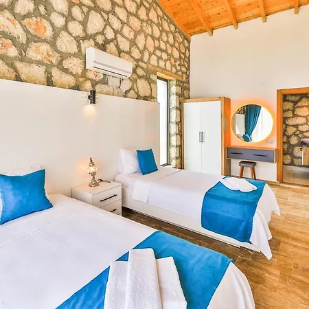 Summer Breeze, 4 Bedroom Sea View Luxury With Indoor And Ourdoor Pool וילה