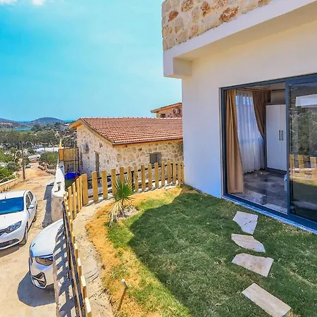 Summer Breeze, 4 Bedroom Sea View Luxury With Indoor And Ourdoor Pool