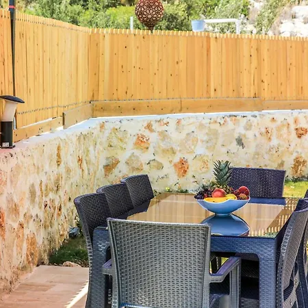 Summer Breeze, 4 Bedroom Sea View Luxury With Indoor And Ourdoor Pool *